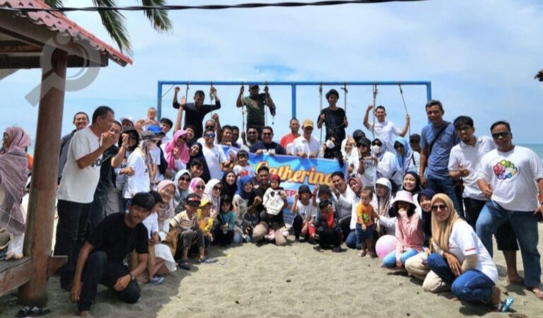 Dinas PUPR Parepare Gelar Family Gathering di Pantai Lowita