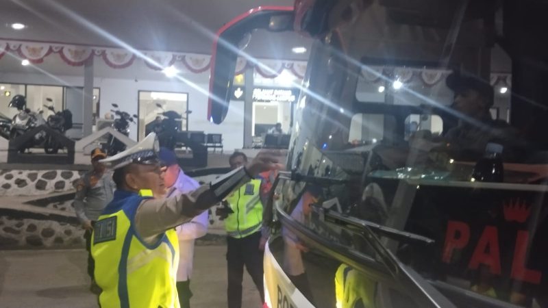 Antisipasi Kecelakaan, Sat Lantas Polres Parepare Lakukan Ramp Check Laik Jalan Kendaraan Bus