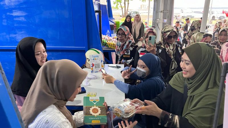 FKPPI Parepare Bagi-bagi Al-quran dan Takjil