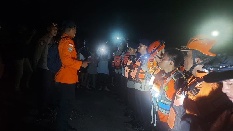 Tim SAR Gabungan Lakukan Pencarian Nelayan Yang Hilang di Perairan Kabupaten Barru