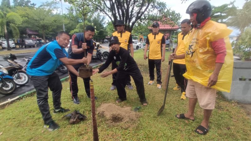 Pemerintah Kecamatan Ujung Kolaborasi LSM dan TNI-Polri Gelar Aksi Bersih-bersih