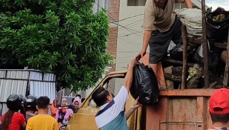 Peringati Hari Lingkungan Hidup Sedunia, Jajaran RSUD Andi Makkasau Kerja Bakti di Pesisir Pantai Cempae