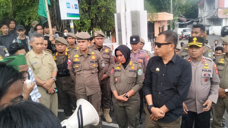 Temui Demonstran, Pj Wali Kota Parepare Dengarkan Tuntutan HMI