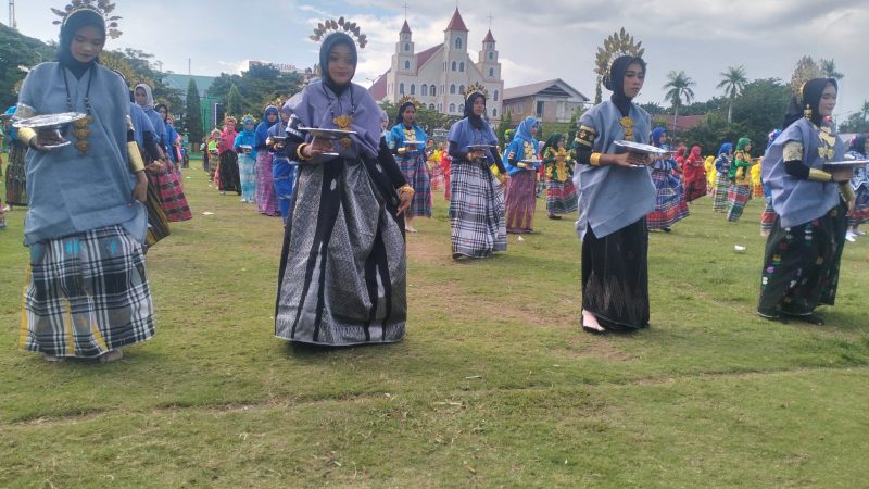 Sebanyak 1.155 Pelajar Tampilkan Tarian Padduppa Semarakkan Sulsel Menari 2024