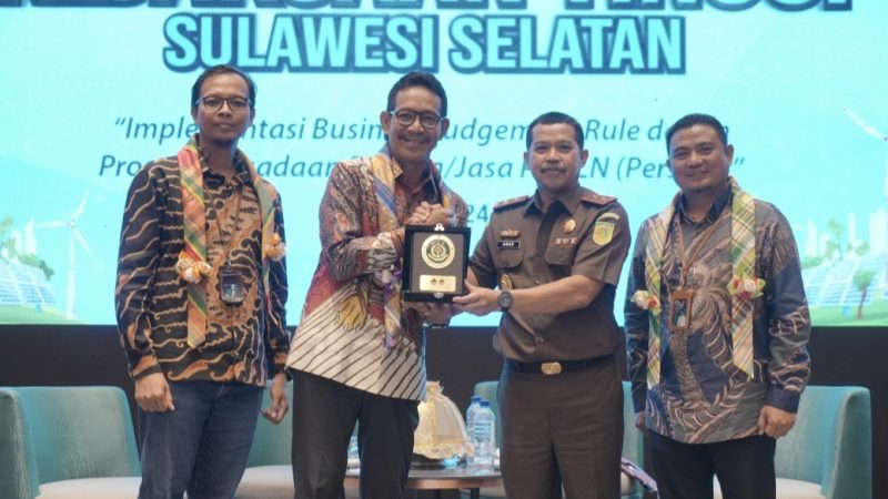 Kajati Sulsel Jadi Pembicara Pada Sosialisasi Hukum Yang Diselenggarakan PT PLN
