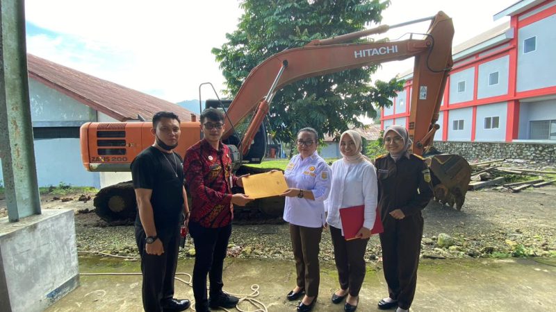 Rupbasan Manado serahkan Barang Rampasan ke Pemenang Lelang Melalui Kejaksaan Negeri Bitung