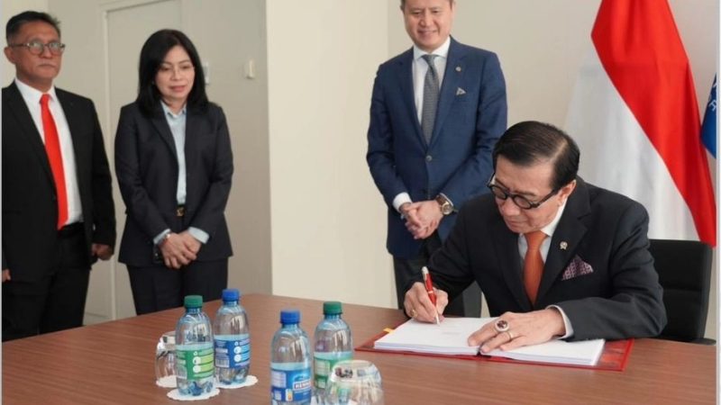 Menkumham RI Tanda Tangani Traktat Internasional tentang Sumber Daya Genetik dan Pengetahuan Tradisional