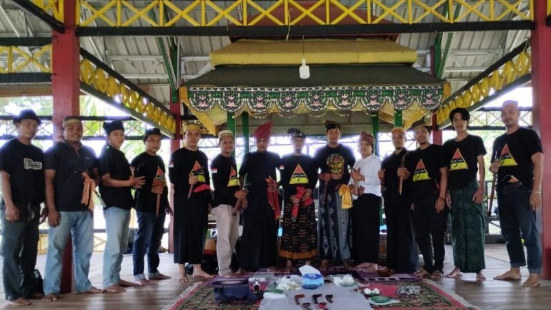 Komunitas Pemerhati Benda Pusaka Bassi Tammi Lakukan Tompang di Makam Datuk Pattimang