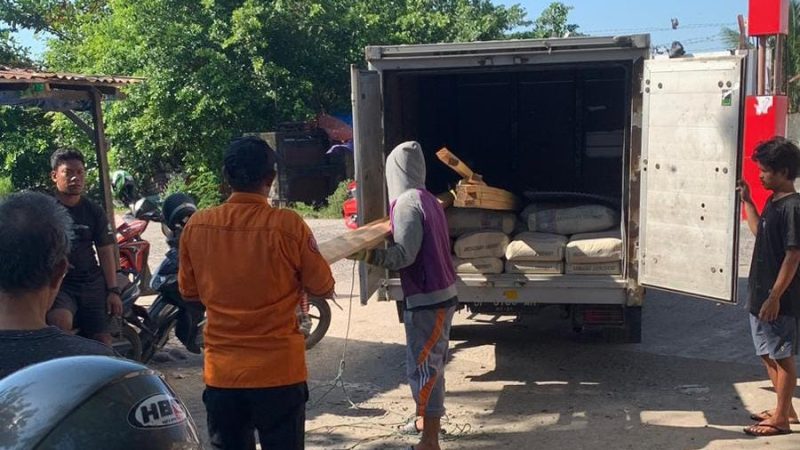 BPBD Parepare Serahkan Bantuan Bahan Bangunan Bagi Korban Pohon Tumbang