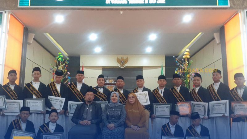 Suasana Haru Pecah di Perhelatan Maulid dan Wisuda Tahfidz Buah Cinta KP Asmaul Husna