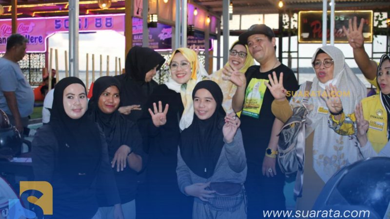 Sehabis Blusukan, Erat Sempatkan Minum Sarebba dan Makanan Ringan di Warkop Pinggir Laut Jalan Petta Unga