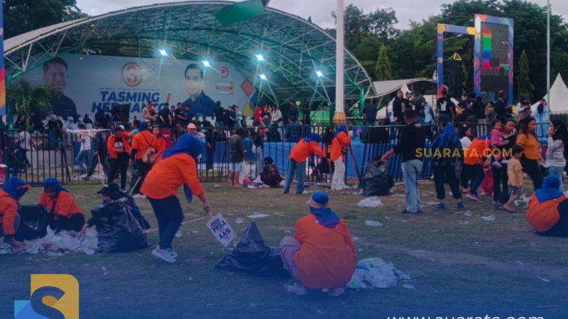Usai Kampanye Akbar TSM-MO, Panitia Bersihkan Lapangan Andi Makkasau