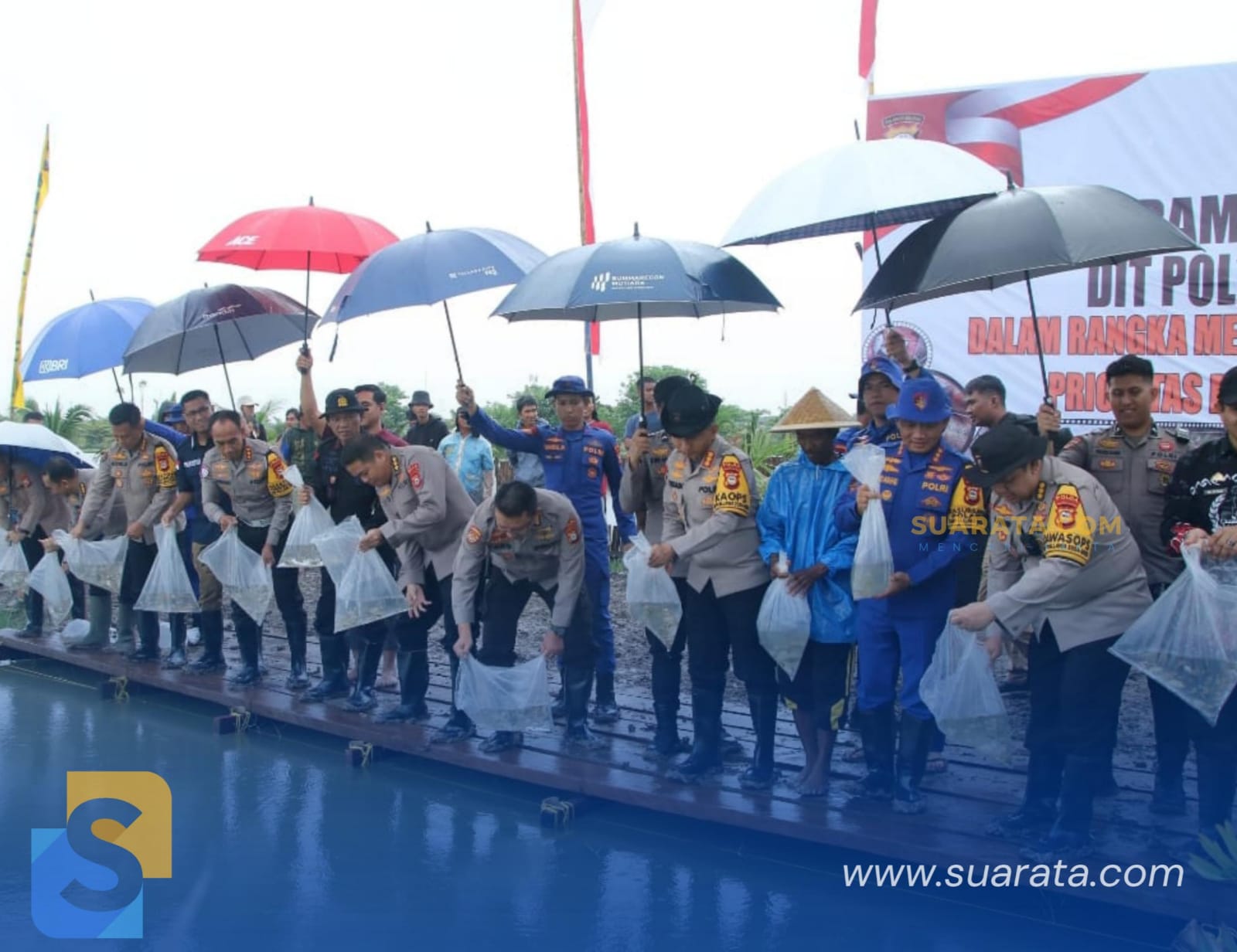 Penaburan 10 Ribu Benih Ikan di Makassar, Komitmen Polda Sulsel Dukung Ketahanan Pangan Nasional