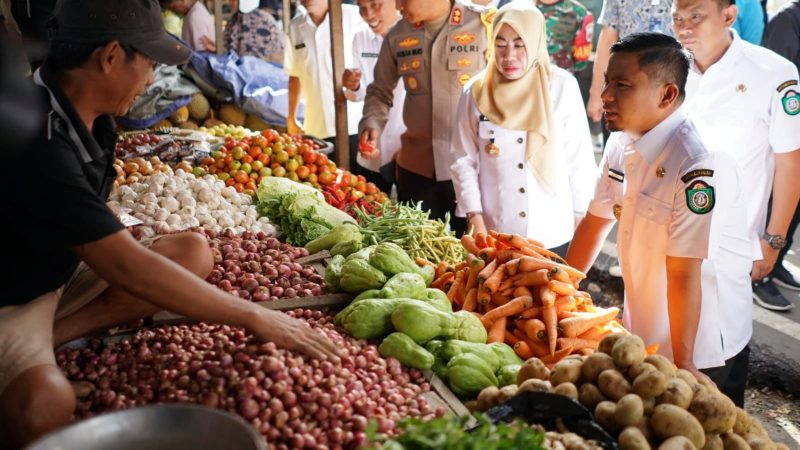 Tasming Hamid Sidak Pasar dan Distributor, Pastikan Stok dan Harga Bahan Pokok Aman Selama Ramadan