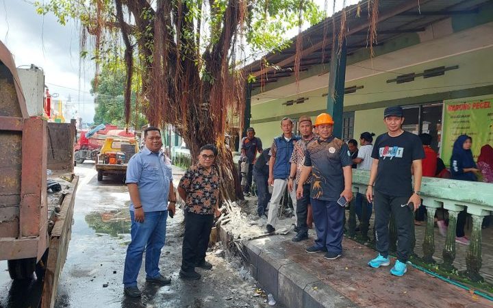 Kolaborasi SKPD Pemkot Parepare Tangani Selokan Tersumbat