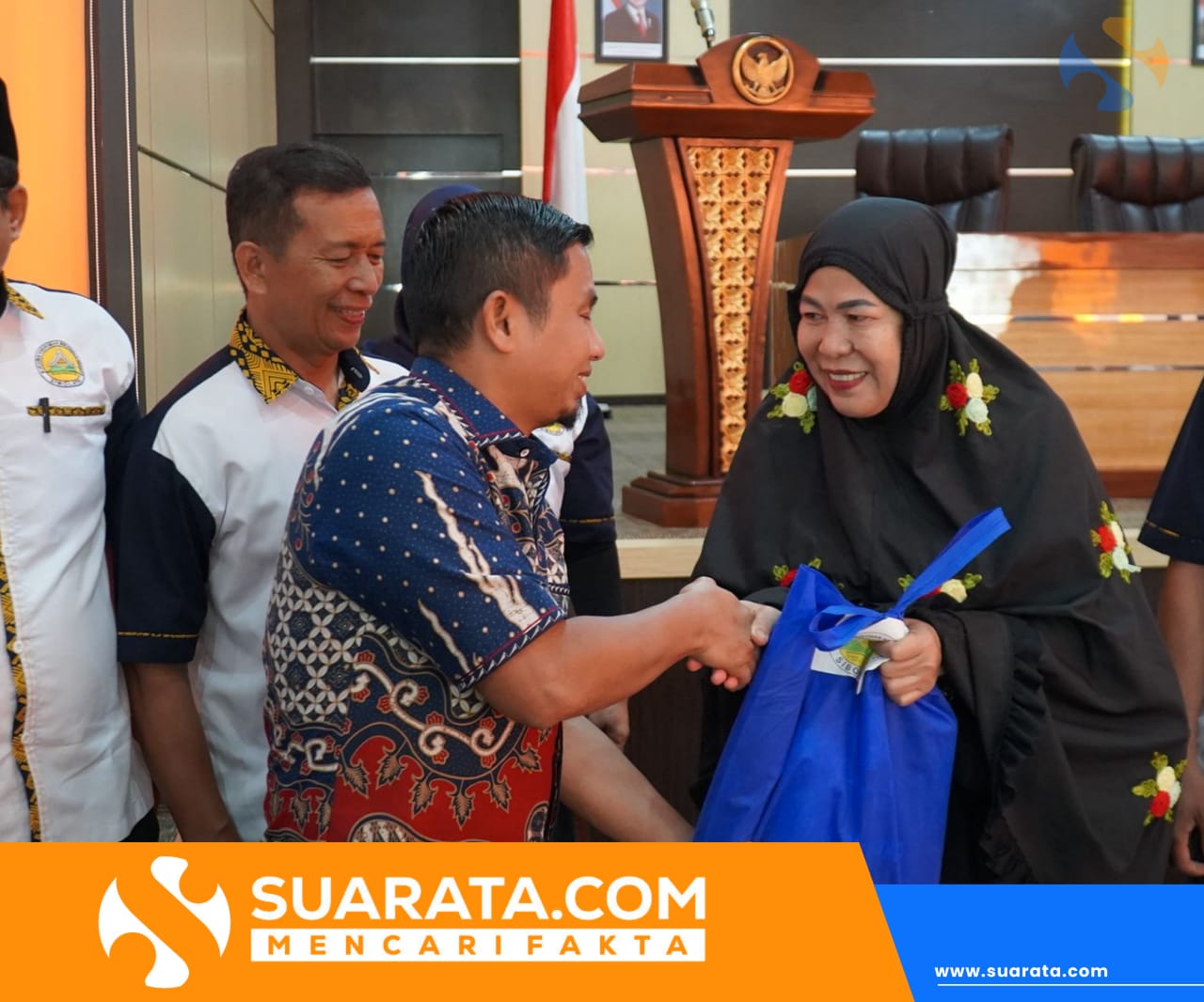 Wali Kota Parepare Apresiasi Wujud Solidaritas IKKB Sibolata, Bagikan Sembako Hasil Swadaya Pengurus