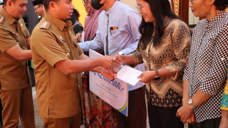 Wali Kota Parepare Serahkan Insentif untuk Guru Mengaji dan Kader Posyandu