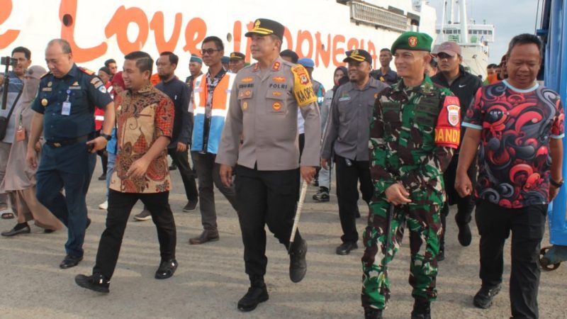 Bersama Forkopimda, Dandim 1405 Parepare Tinjau Arus Mudik Idulfitri di Pelabuhan Nusantara Parepare
