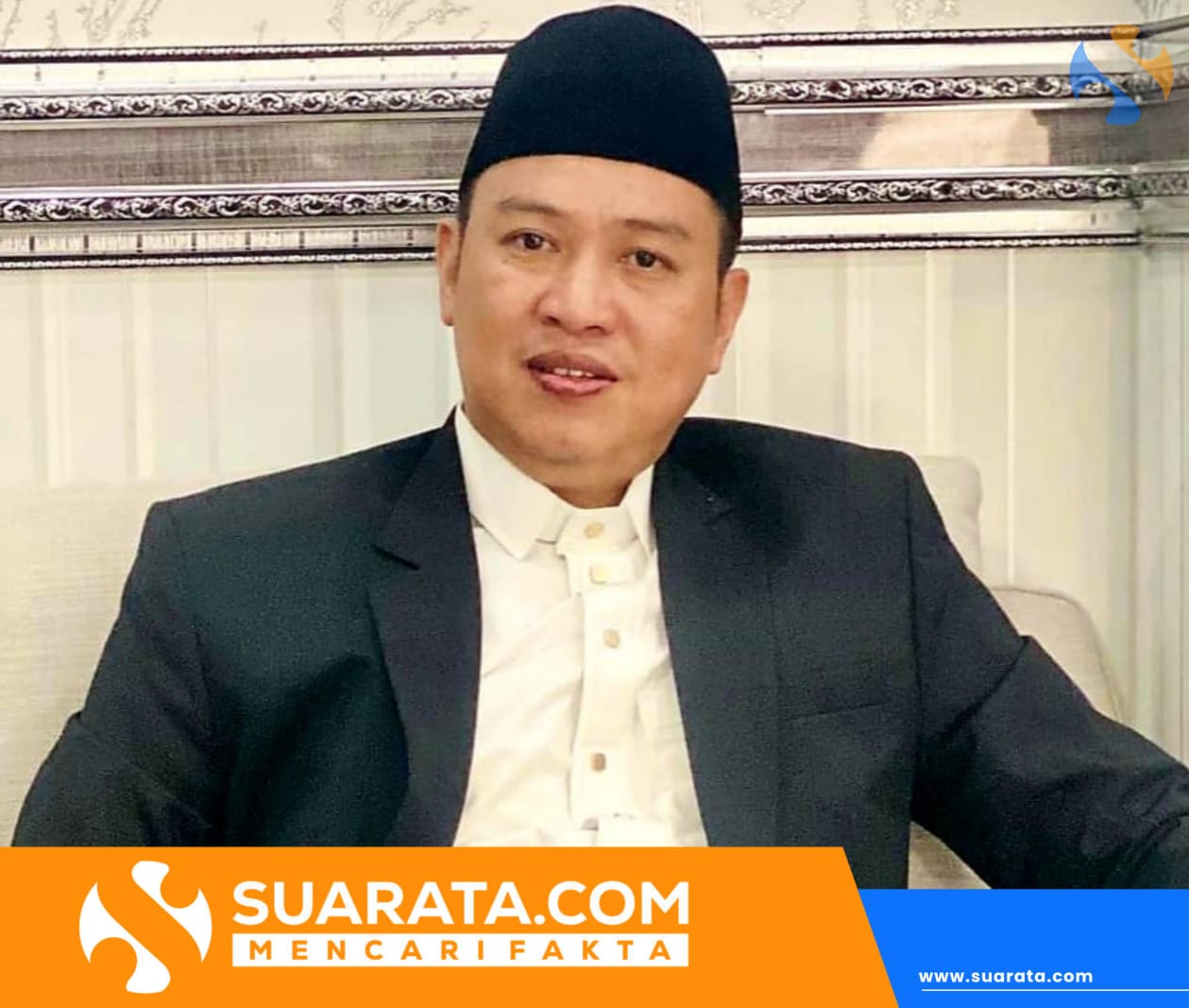Director For Research IA Scholar Yogyakarta Jadi Khatib Shalat Ied Di Lapangan Andi Makkasau Parepare