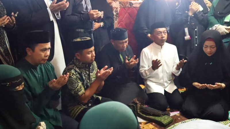 Melayat ke Rumah Duka Ibu Mertua Bupati Sidrap, Tasming Hamid Sampaikan Belasungkawa