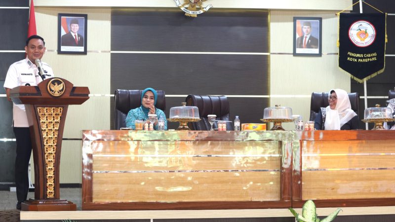 Wakil Wali Kota Parepare Hermanto Buka Muscab VIII IBI, Apresiasi Peran Vital Bidan dalam Kesehatan Ibu dan Anak