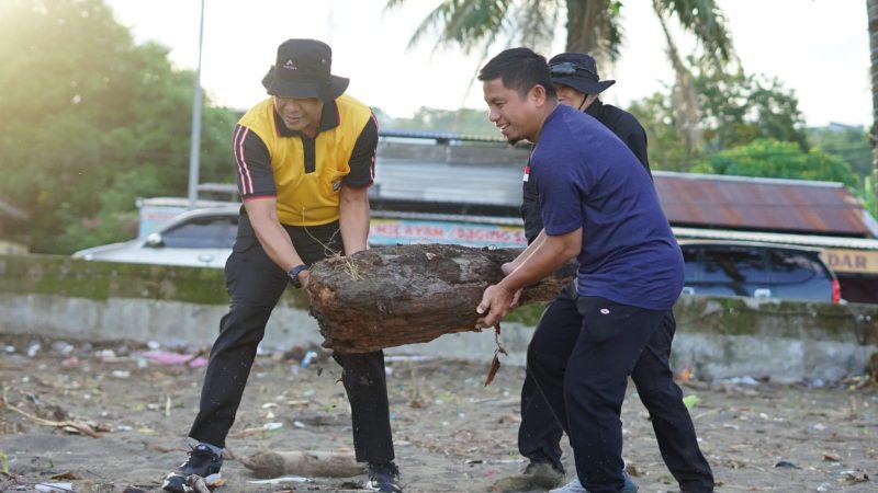 Momentum Hari Lingkungan Hidup, Tasming Hamid Pimpin Aksi Bersih PantaiKu