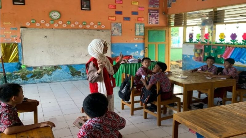 Mahasiswa KKN Unhas Desa Pa’jukukang Galakkan Aksi JAKET di Lingkungan Sekolah