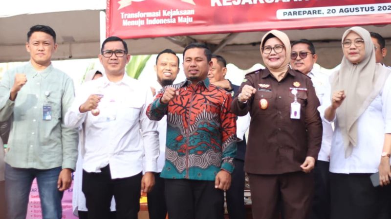Wali Kota Parepare Apresiasi Kejaksaan Gelar Pasar Murah di Taman Mattirotasi