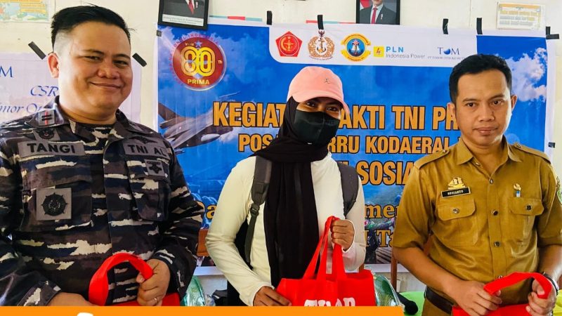 TNI AL Posal Barru Gelar Bakti Teritorial di Pulau Putiangin, Bagikan Ratusan Paket Bantuan