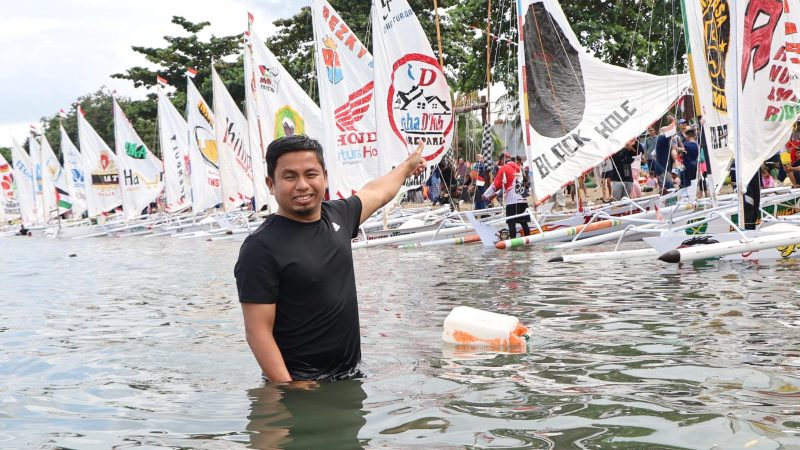 Wali Kota Parepare Tasming Hamid Lepas Lomba Perahu Tradisional Sandeq di PantaiKu