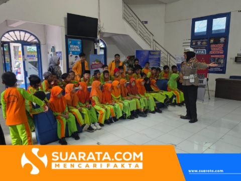 Polisi Sahabat Anak, Sat Lantas Polres Parepare Kenalkan Tertib Lalu Lintas Sejak Dini Kepada Pelajar SD IT Muhammadiyah