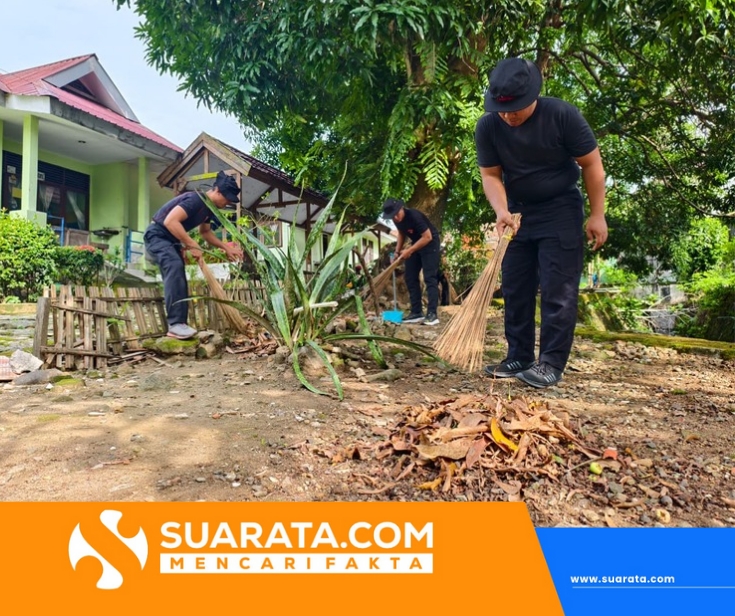 Batalyon B Pelopor Satuan Brimob Polda Sulsel Gelar Bakti Sosial Pembersihan di Panti Jompo Kota Parepare