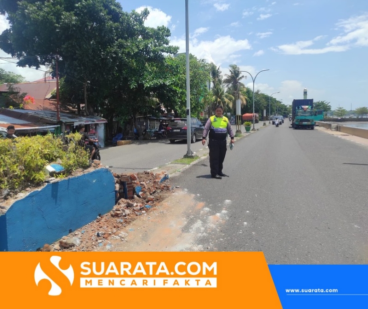 Pengemudi Minibus Terluka Usai Terbalik, Kerugian Capai Rp10 Juta