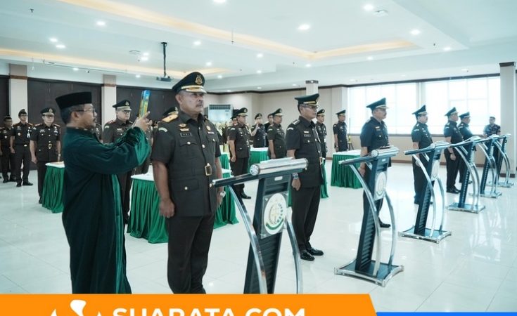Tuntut Integritas dan Profesionalisme Kajati Sulsel Didik Farkhan Lantik Wakajati Asisten Kajari hingga Koordinator
