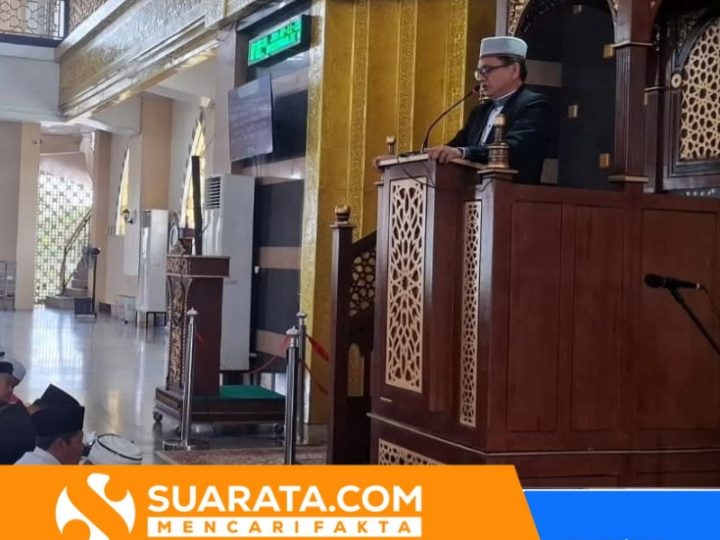 Khatib Perdana, Kepala Kemenag Pinrang Ajak Jamaah Jadikan Masjid Pusat Pembinaan Umat