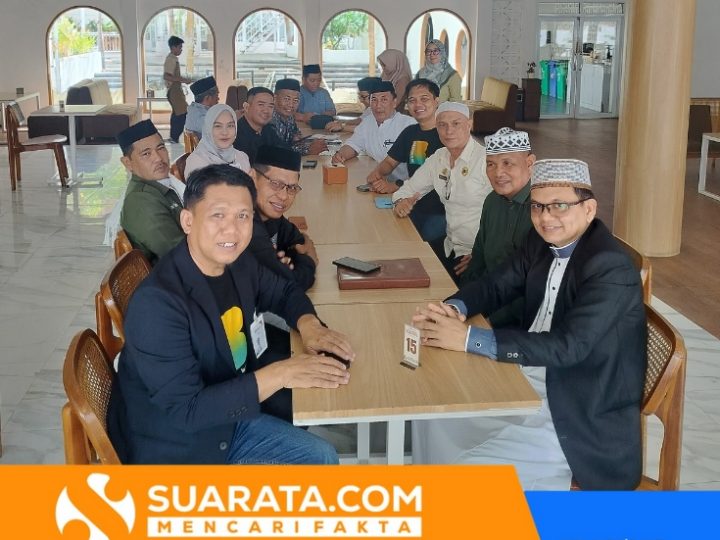 Perkuat Sinergi, Kakankemenag Pinrang Silaturahim dengan Pimpinan BSI di Café deVasco