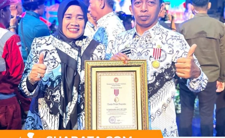 Bupati Syaharuddin Alrif Terima Anugerah Dwija Praja Nugraha, Penghargaan Tertinggi PB PGRI