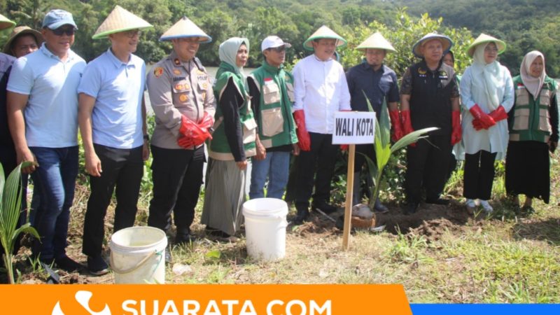 Waka Polres Parepare Hadiri Penyerahan Bantuan Alsintan Kementerian Pertanian RI kepada Kelompok Tani