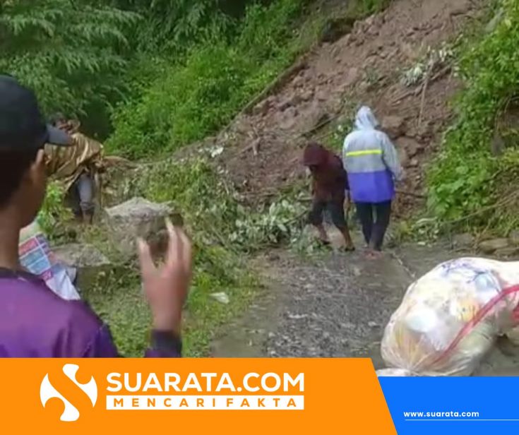 Tanah Longsor Tutup Total Jalan Kariango–Bakaru di Pinrang, Akses Warga Terputus