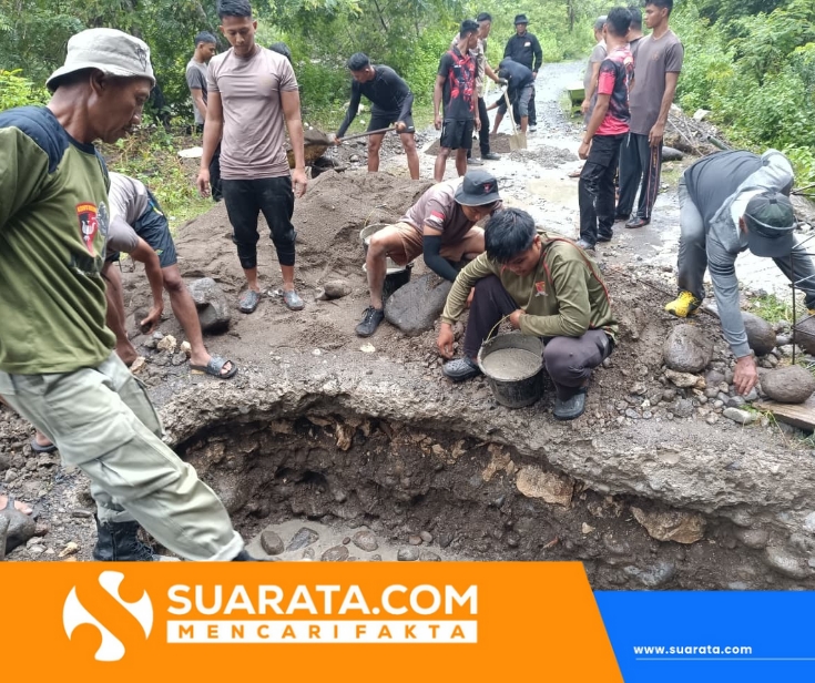 Memasuki Hari ke-15, Brimob Polda Sulsel Lanjutkan Pengecoran Jembatan Penghubung Dua Desa di Barru