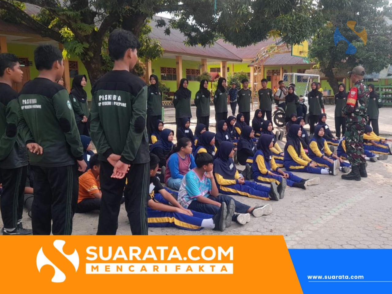 Babinsa Koramil Ujung Latih PBB Siswa SMP Negeri 1 Parepare