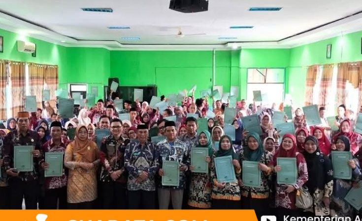 123 ASN Kemenag Pinrang Terima SK Kenaikan Gaji Berkala, Kakan Tekankan Peningkatan Kinerja