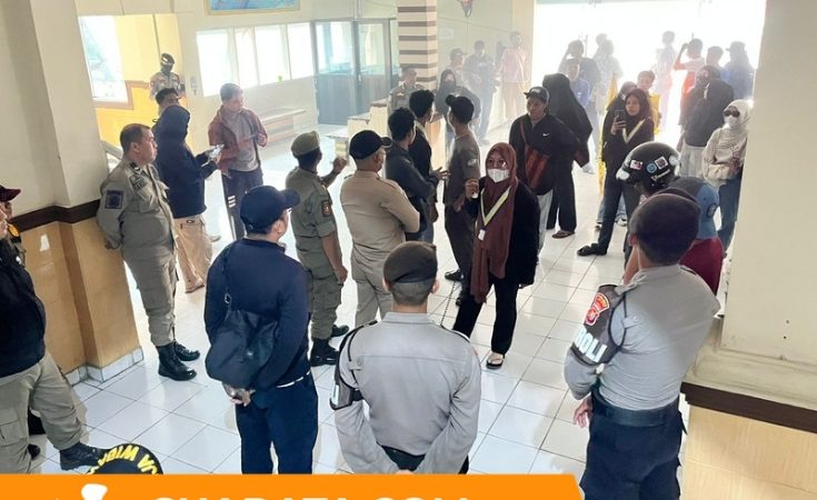 Puluhan Personel Polres Majene Amankan Aksi PMII Soroti Lambannya Pelayanan KTP Dukcapil