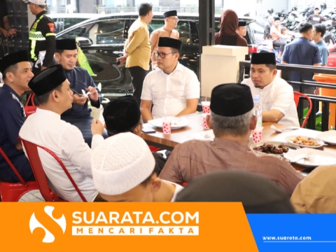 Gaya Santai Tasming Hamid Bukber Bareng Jurnalis di Karajae Cafe
