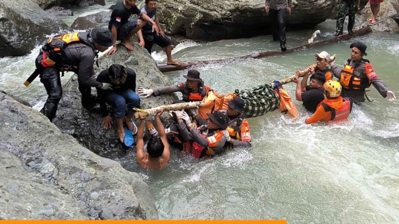 Tim SAR Batalyon B Pelopor Bersama SAR Gabungan berhasil Temukan Korban Hanyut di Pinrang