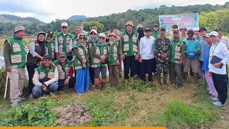 Danramil 1405-08/Tanete Riaja Bersama Babinsa Hadiri Gerakan Tanam Padi 25 Hektar di Desa Libureng, Percepat Target LTT MT 2026