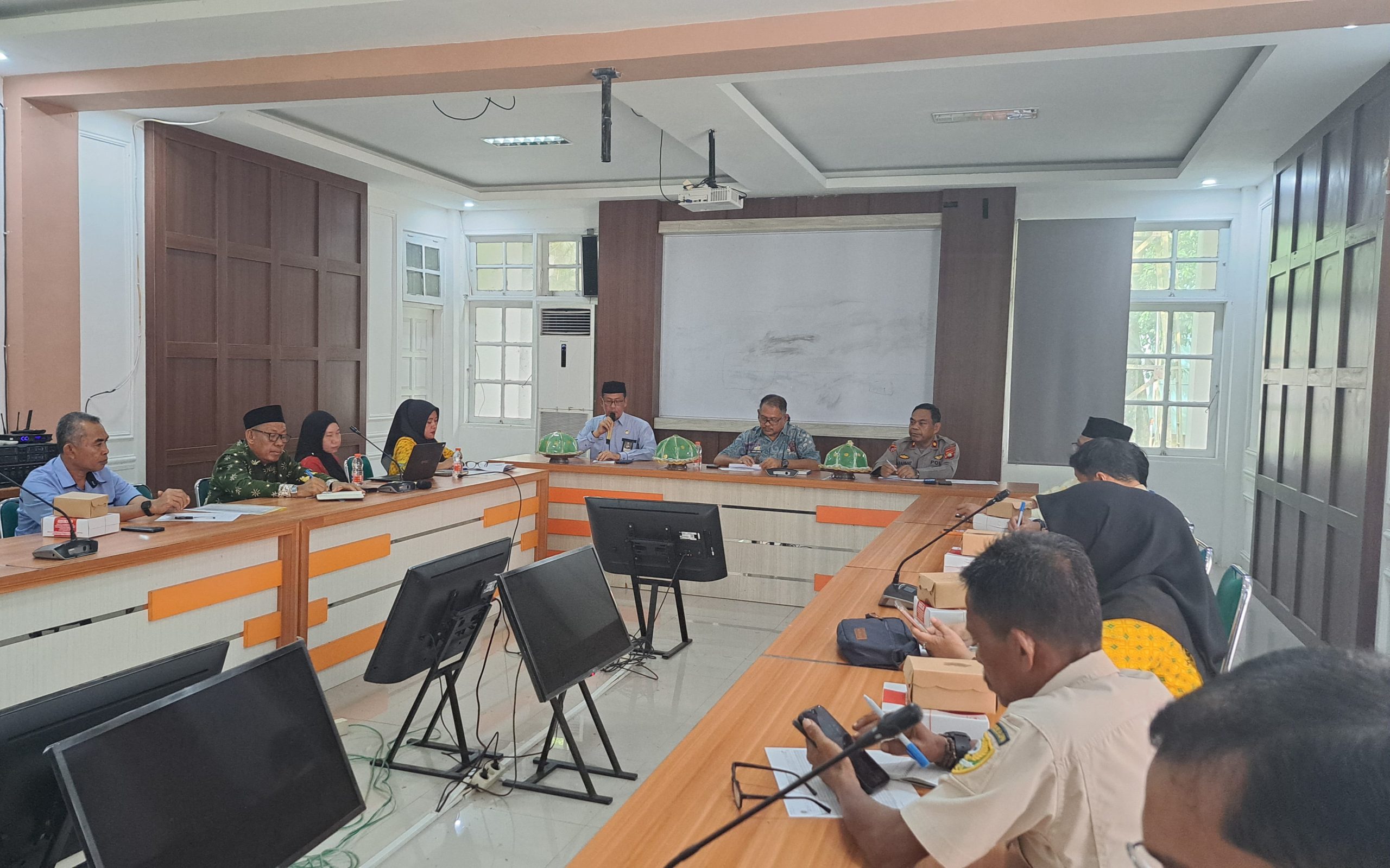 Bersama Pemkab, Kemenhaj Barru Pastikan Persiapan Pemberangkatan Calon Jamaah Haji