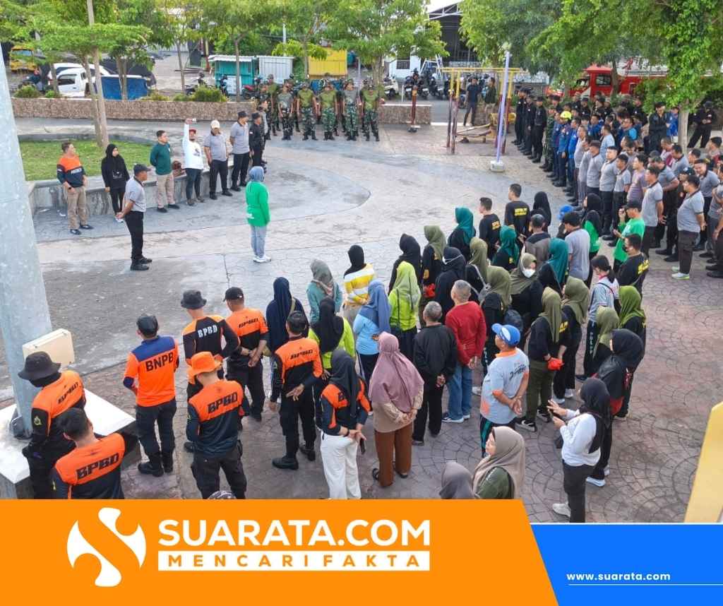 Polres Parepare Kerahkan Personel, Sinergi Bersih Pantai Cempae Bersama TNI dan Pemkot