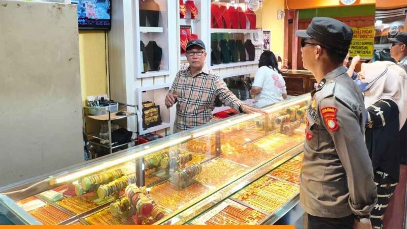 Wanita Curi Gelang Emas Rp52 Juta di Wonomulyo, Terekam CCTV