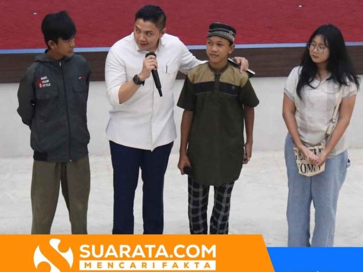 Calon Siswa Sekolah Rakyat Menangis di Pelukan Seskab Teddy: “Saya Mau Sekolah, Pak”